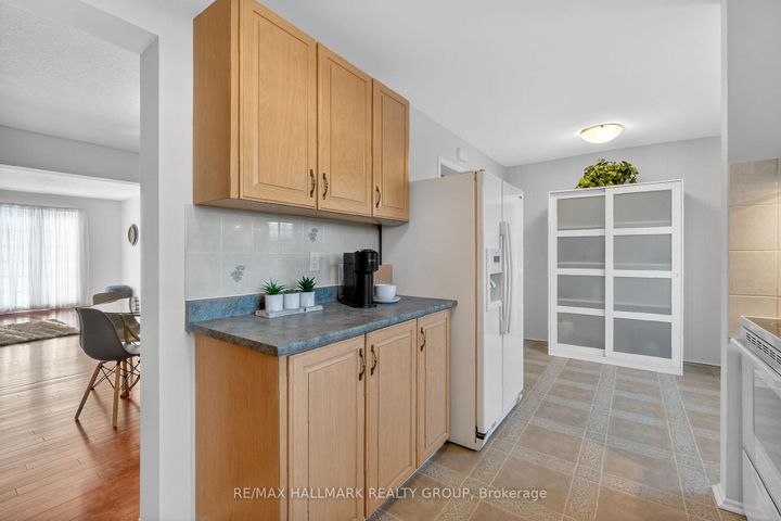 Photo 14 at 111 - 1061 Meadowlands Drive, Nepean (Carleton Square), Ottawa