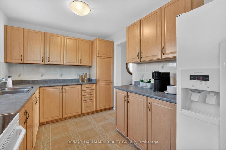 Photo 15 at 111 - 1061 Meadowlands Drive, Nepean (Carleton Square), Ottawa