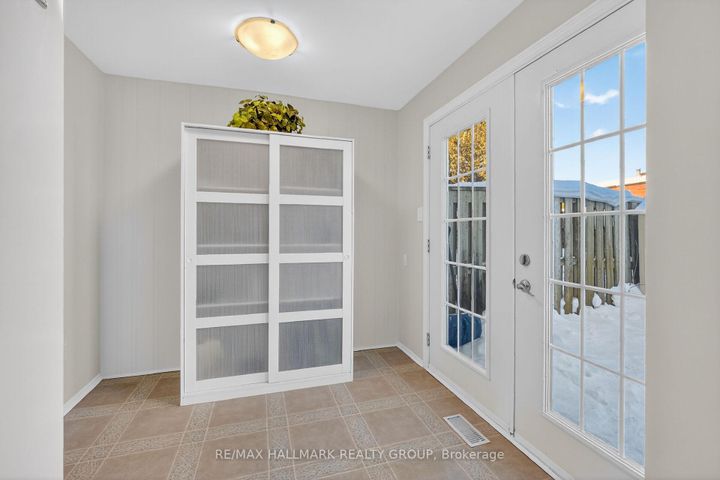 Photo 17 at 111 - 1061 Meadowlands Drive, Nepean (Carleton Square), Ottawa