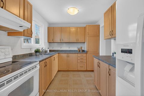 Photo 8 at 111 - 1061 Meadowlands Drive, Nepean (Carleton Square), Ottawa