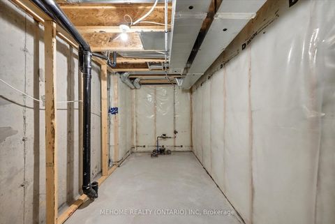 Photo 32 at 204 Tapadero Avenue, Emerald Meadows/Trailwest, Kanata