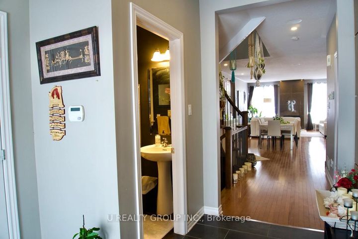 Photo 2 at 513 Egret Way, Nepean (Half Moon Bay), Ottawa