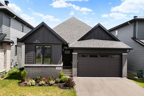 Photo 2 at 432 Gidran Circle, Emerald Meadows/Trailwest, Kanata