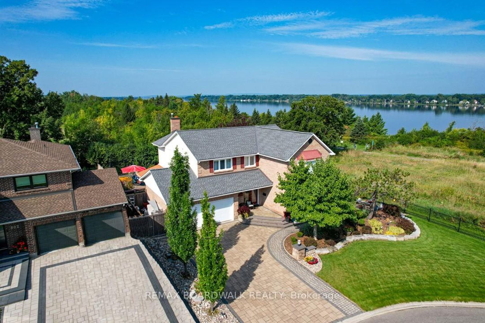 800 Fairwinds Terrace, Convent Glen, Orleans 2