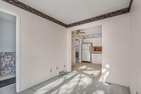 Photo 8 at 14 Haywood Crescent, Katimavik, Kanata