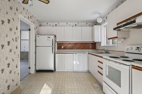 Photo 10 at 14 Haywood Crescent, Katimavik, Kanata