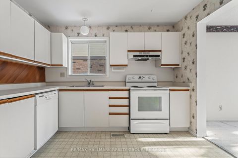 Photo 11 at 14 Haywood Crescent, Katimavik, Kanata