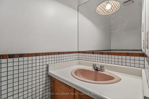 Photo 13 at 14 Haywood Crescent, Katimavik, Kanata