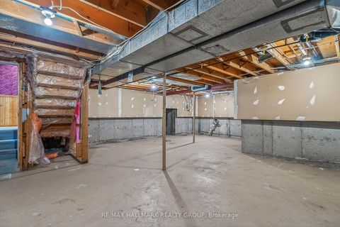 Photo 31 at 14 Haywood Crescent, Katimavik, Kanata