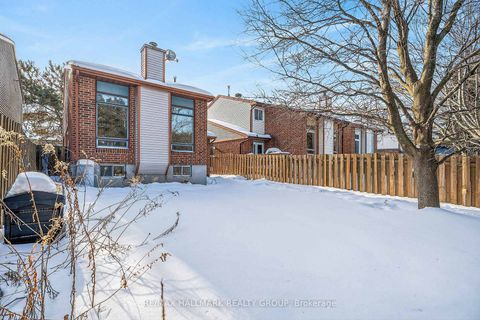 Photo 34 at 14 Haywood Crescent, Katimavik, Kanata