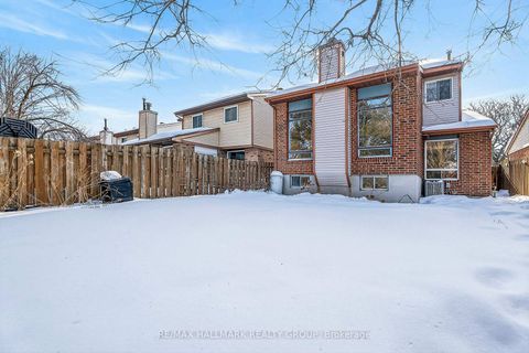 Photo 35 at 14 Haywood Crescent, Katimavik, Kanata