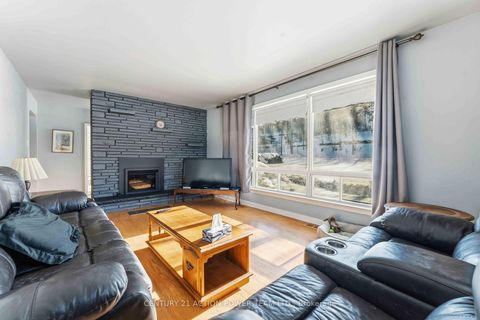 Photo 6 at 1705 OLD MONTREAL Road, Camelot, Orleans