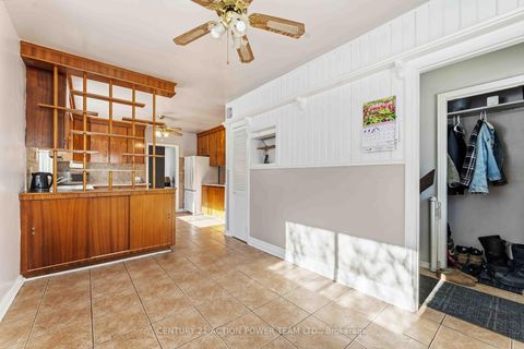 Photo 14 at 1705 OLD MONTREAL Road, Camelot, Orleans