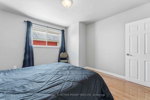 Photo 16 at 1705 OLD MONTREAL Road, Camelot, Orleans