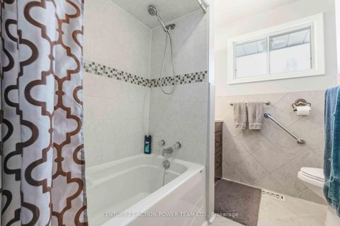 Photo 17 at 1705 OLD MONTREAL Road, Camelot, Orleans