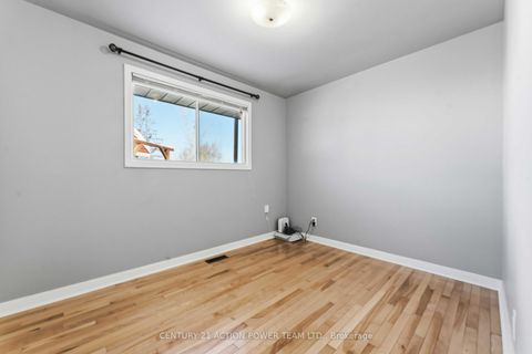 Photo 19 at 1705 OLD MONTREAL Road, Camelot, Orleans