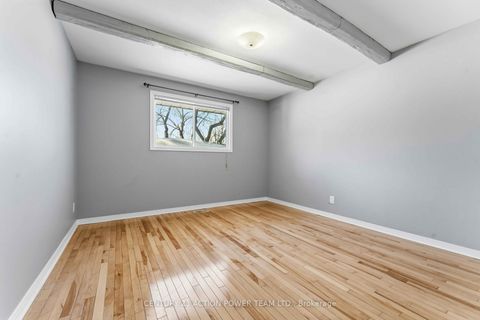 Photo 21 at 1705 OLD MONTREAL Road, Camelot, Orleans