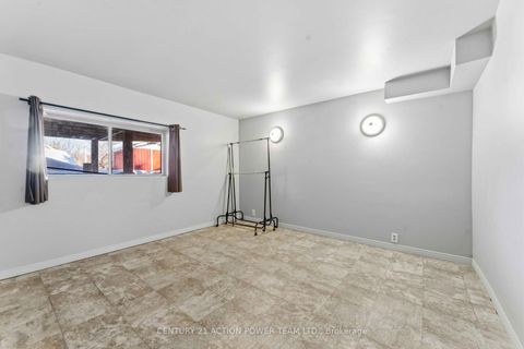 Photo 24 at 1705 OLD MONTREAL Road, Camelot, Orleans