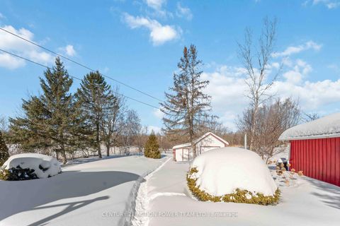 Photo 34 at 1705 OLD MONTREAL Road, Camelot, Orleans