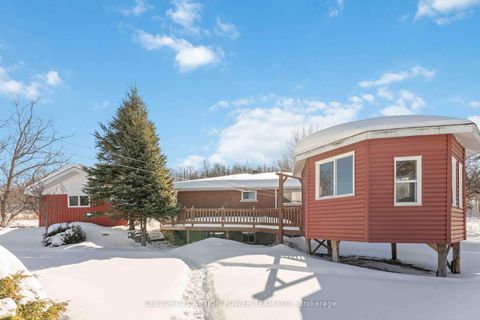 Photo 36 at 1705 OLD MONTREAL Road, Camelot, Orleans