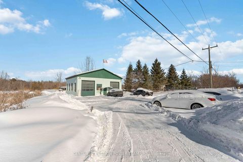 Photo 37 at 1705 OLD MONTREAL Road, Camelot, Orleans