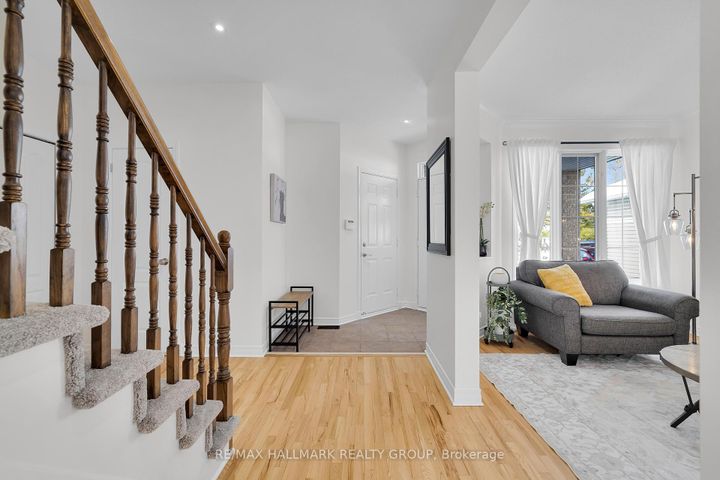 Photo 3 at 7 Rodeo Drive, Nepean (Longfields), Ottawa