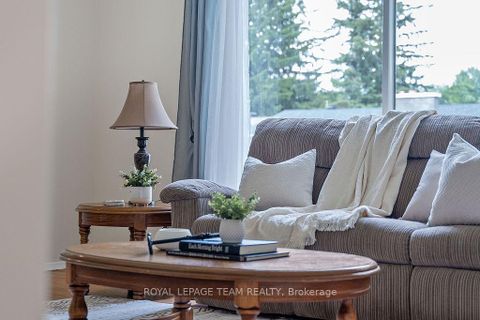 Photo 6 at 123 Abbeyhill Drive, Glencairn/Hazeldean, Kanata