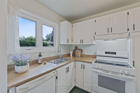 Photo 13 at 123 Abbeyhill Drive, Glencairn/Hazeldean, Kanata