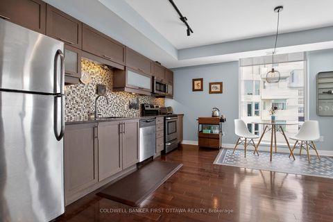 Photo 2 at 806 - 179 Metcalfe Street, Ottawa Centre