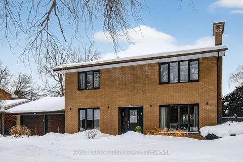 Photo 5 at 18 Pentland Crescent, Beaverbrook, Kanata