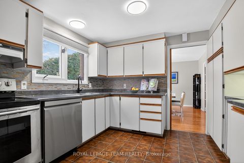 Photo 13 at 18 Pentland Crescent, Beaverbrook, Kanata