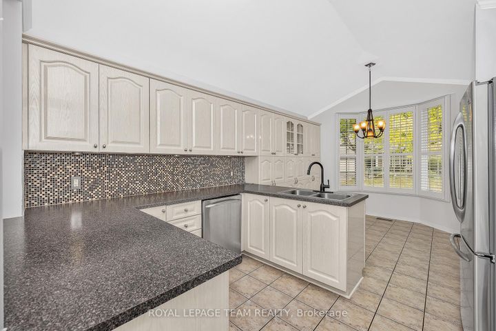 Photo 5 at 43 Settler's Ridge Way, Nepean (Longfields), Ottawa