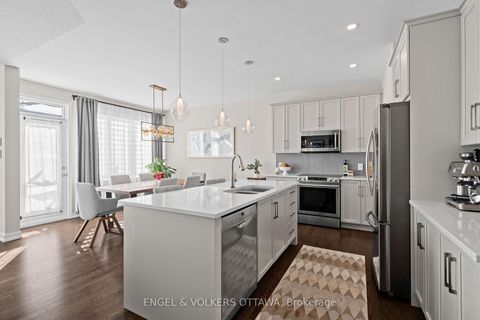 Photo 5 at 267 Sceptre Way, Emerald Meadows/Trailwest, Kanata