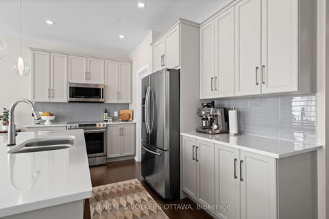 Photo 9 at 267 Sceptre Way, Emerald Meadows/Trailwest, Kanata