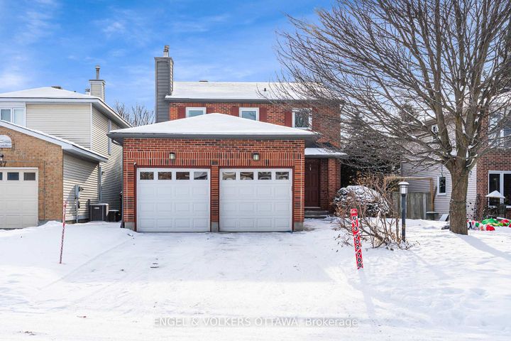 Photo 1 at 29 Valley Ridge Street, Nepean (Borden Farm/Stewart Farm/Carleton Heights/Parkwood Hills), Ottawa