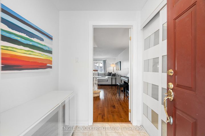 Photo 3 at 29 Valley Ridge Street, Nepean (Borden Farm/Stewart Farm/Carleton Heights/Parkwood Hills), Ottawa