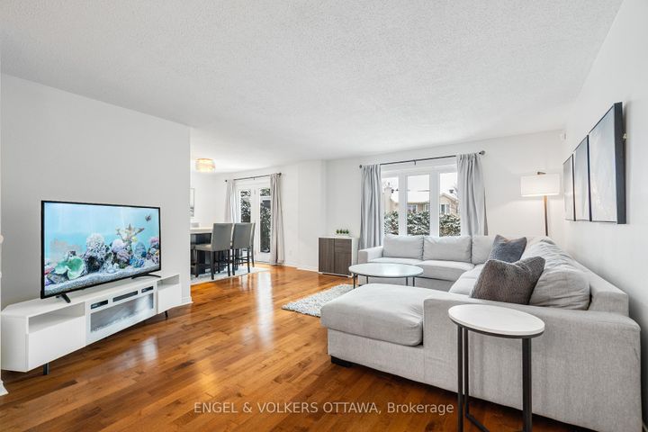 Photo 7 at 29 Valley Ridge Street, Nepean (Borden Farm/Stewart Farm/Carleton Heights/Parkwood Hills), Ottawa