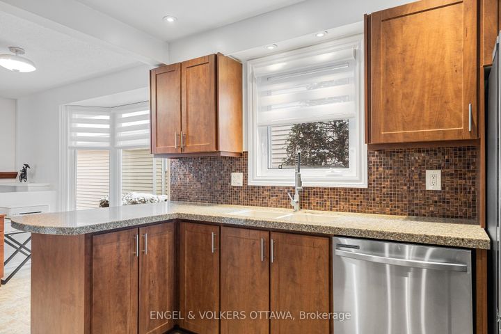 Photo 16 at 29 Valley Ridge Street, Nepean (Borden Farm/Stewart Farm/Carleton Heights/Parkwood Hills), Ottawa