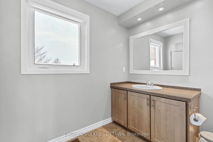 Photo 28 at 29 Valley Ridge Street, Nepean (Borden Farm/Stewart Farm/Carleton Heights/Parkwood Hills), Ottawa