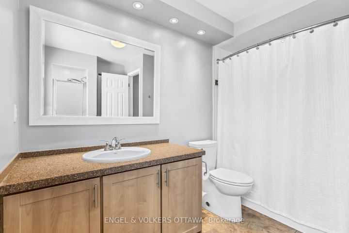 Photo 29 at 29 Valley Ridge Street, Nepean (Borden Farm/Stewart Farm/Carleton Heights/Parkwood Hills), Ottawa