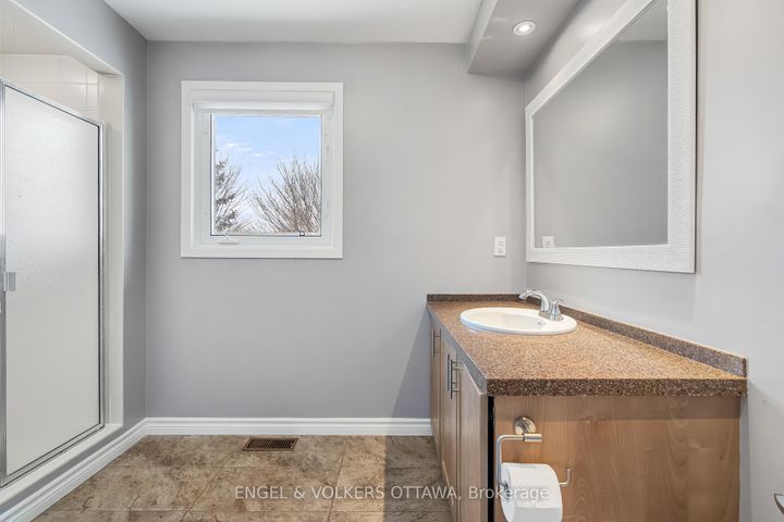 Photo 30 at 29 Valley Ridge Street, Nepean (Borden Farm/Stewart Farm/Carleton Heights/Parkwood Hills), Ottawa