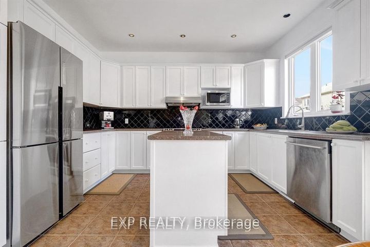 Photo 10 at 122 Rodeo Drive, Nepean (Longfields), Ottawa