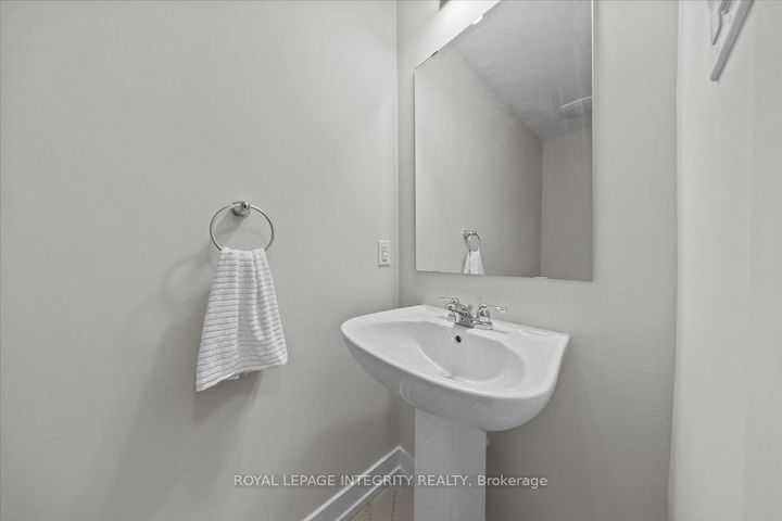 Photo 17 at 705 Chromite Private, Nepean (Heritage Park), Ottawa