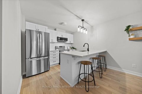 Photo 11 at 705 Chromite Private, Nepean (Heritage Park), Ottawa