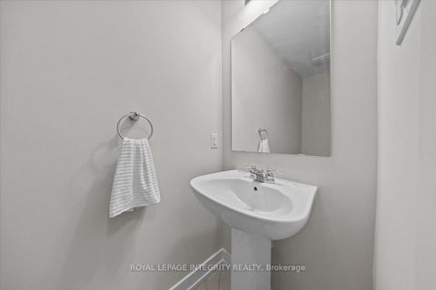 Photo 17 at 705 Chromite Private, Nepean (Heritage Park), Ottawa