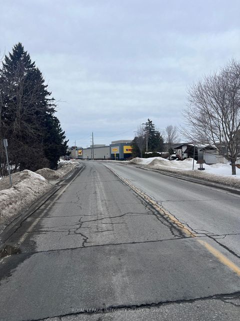 Photo 2 at 7 Fringewood Drive, Fringewood, Stittsville