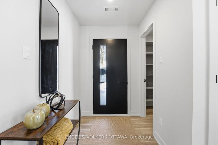 Photo 3 at 557 Bayview Drive, Constance Bay