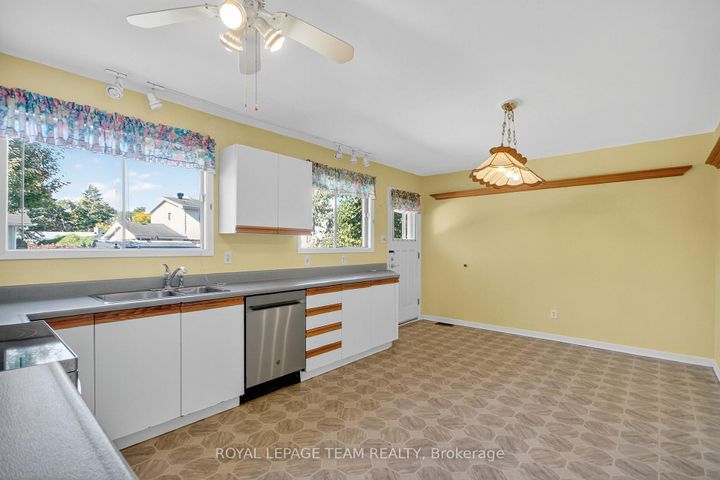 Photo 16 at 1264 Morrison Drive, Nepean (Redwood Park), Ottawa