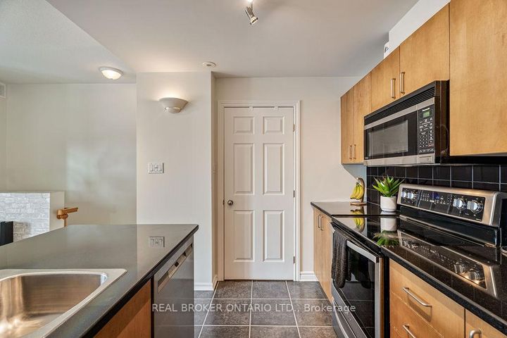 Photo 11 at 10 - 165 Waterbridge Drive, Nepean (Barrhaven East), Ottawa