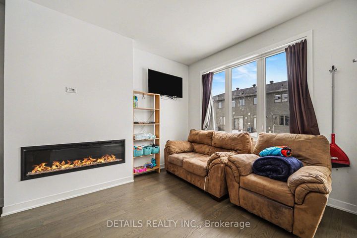 Photo 3 at 614 Fenwick Way, Nepean (Stonebridge), Ottawa